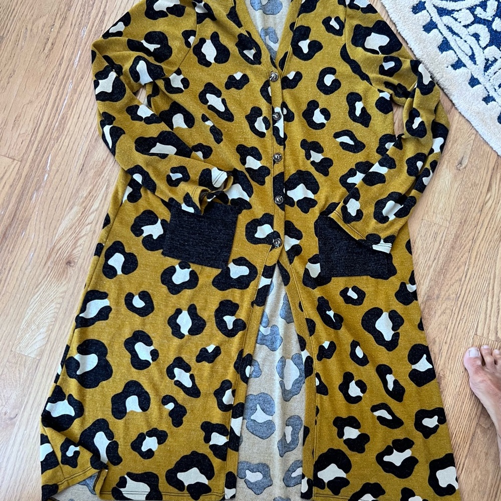 Women's Size Large Celeste Mustard Leopard Print Cardigan Long with Pockets ❤️